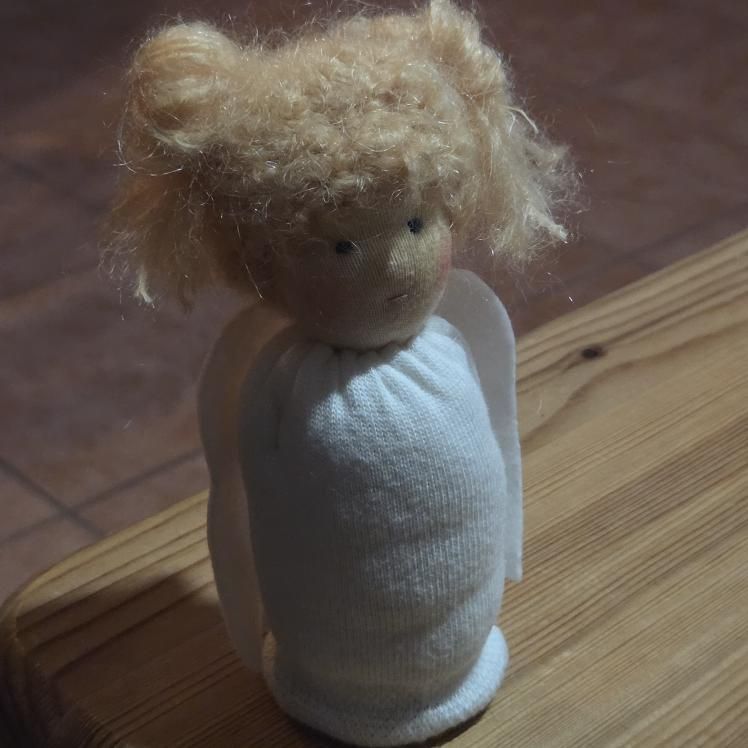 Kundenfoto Blondes Engelpüppchen mit Schwänzen.